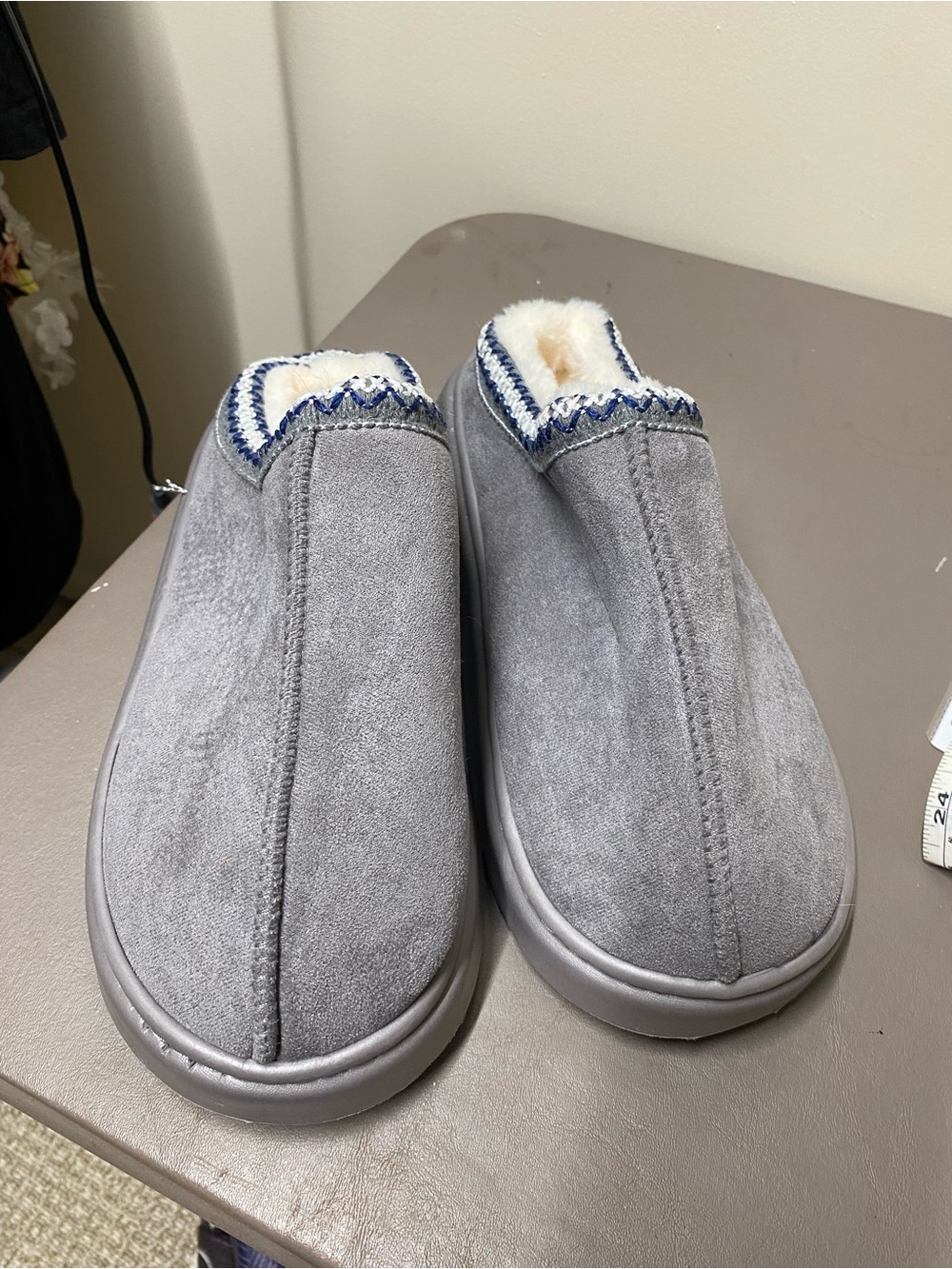 Men’s Gray Suede-Look Fleece-Lined Slip-On Slippers
